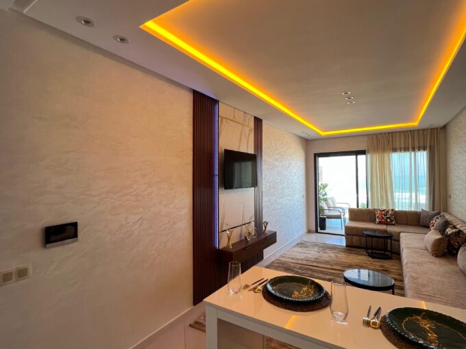 Réveillez-vous avec une vue imprenable sur la mer ! Découvrez nos appartements modernes avec des superficies différents à partir de 46 m² et avec finitions haut de gamme, climatisation, cuisine américaine équipée, interphone, ascenseur et parking souterrain. Un cadre de vie exceptionnel vous attend !